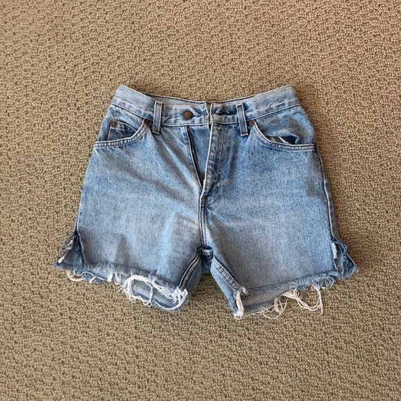 levi shorts size 23